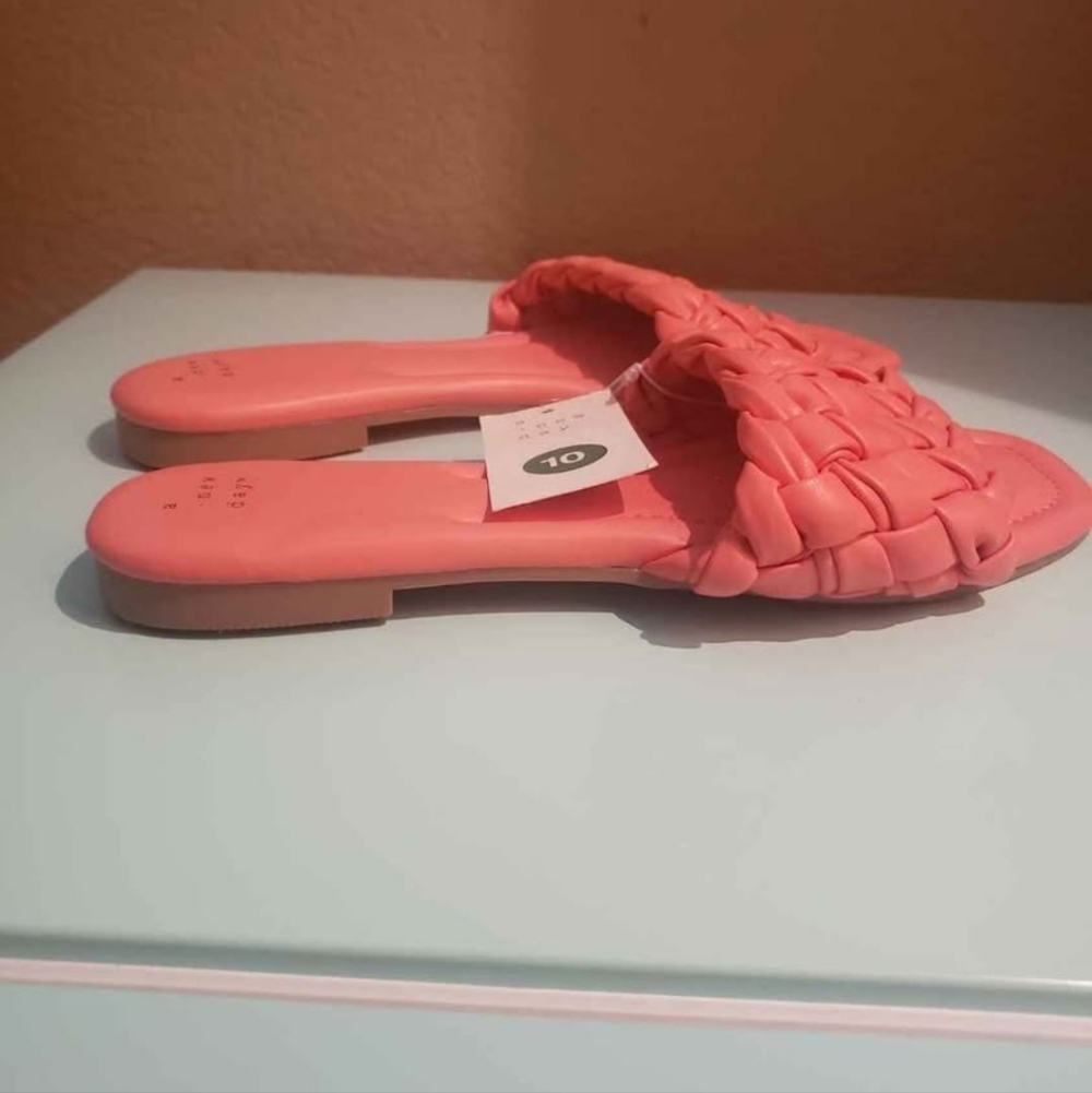 New womans size 10 Sandals ALSO HAVE SIZE 11 AND 7.5